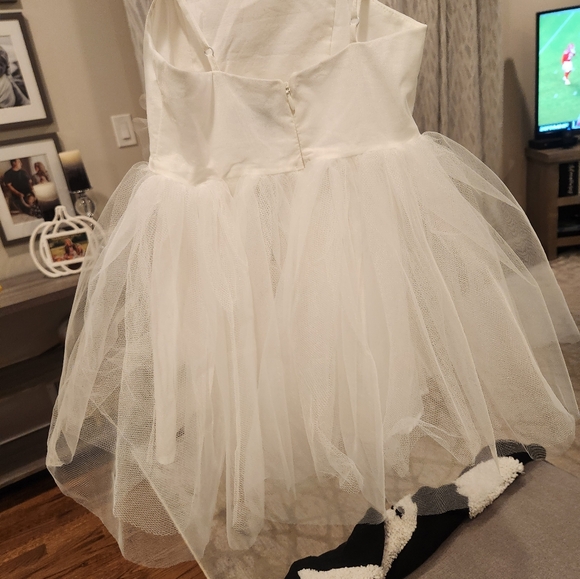 Bardot little girls white dress NWT size 4 - Picture 3 of 4